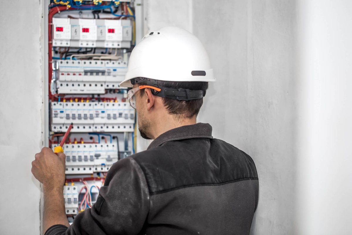 Finding a Reliable Electrical Handyman for Emergency Repairs | Handyman Electrician