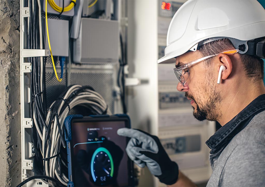 24 hours Electrical Emergency Hotline by Elite Electricians